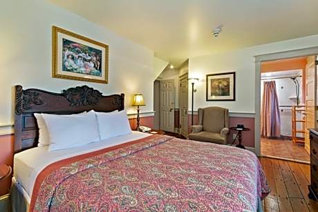 Standard Queen Room