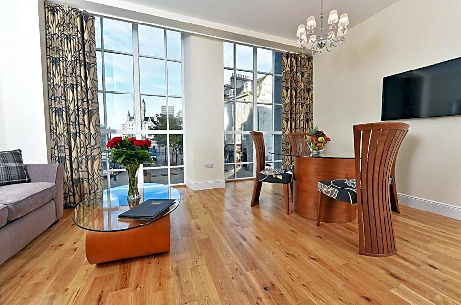 Royal Athenaeum Suites