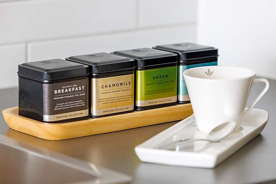 Hidden Lake Hotel & Apartments