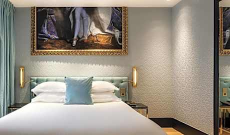 Superior Room - Eiffel Tower View