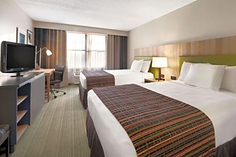 2 Queen Beds, Suite, Nonsmoking