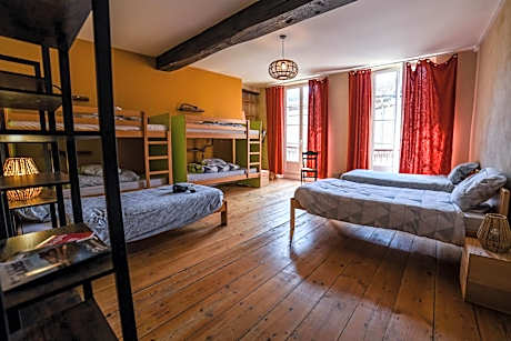 Bed in 8-Bed Mixed Dormitory Room