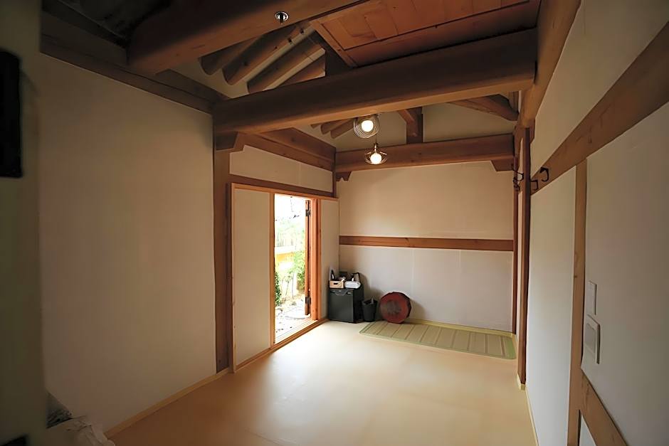 Gaeunchae Hanok Guesthouse Jeonju 2 (Korea Quality)