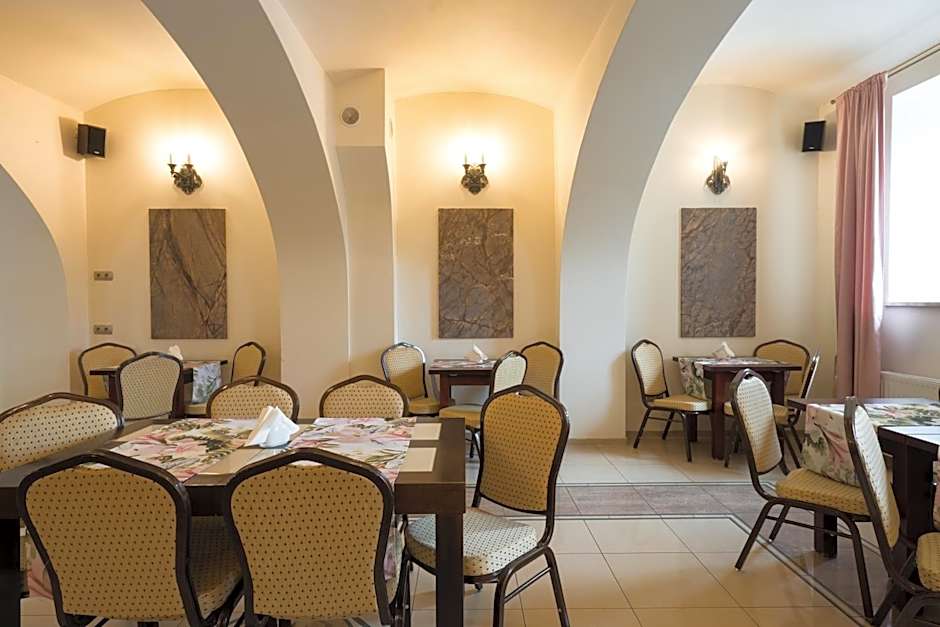 HOTEL I RESTAURACJA BROCHÓW