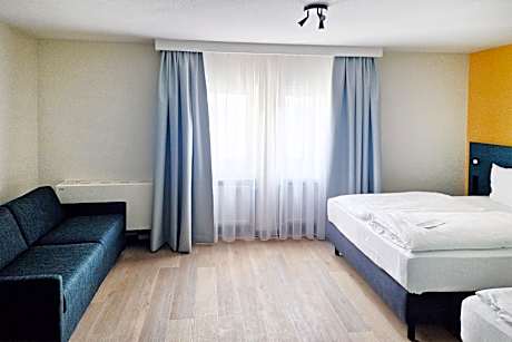 Quintuple Room