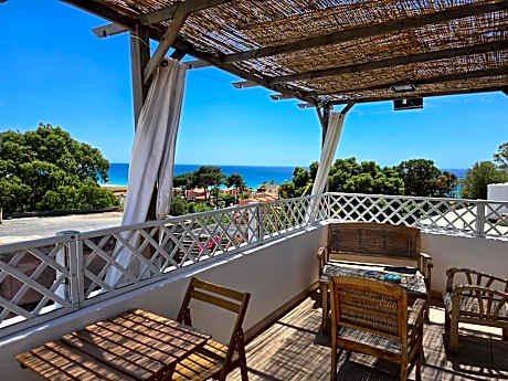 Stylish home with views 4 min walk to the beach!!