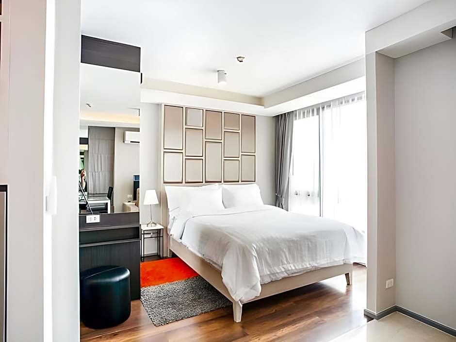 6th Avenue Surin Beach