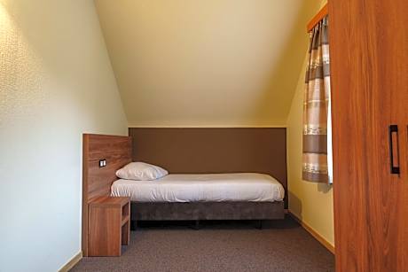 Family Suite (2 Adults + 2 Children)