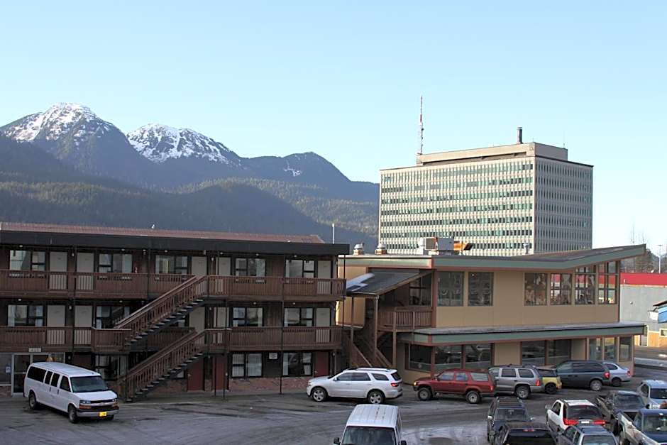 The Driftwood Lodge