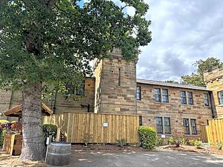 The Stables at Sneaton Castle with Hot Tub - Sleeps up to 7 guests