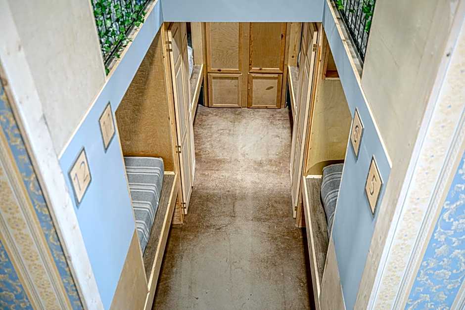 Social Stays - Santa Barbara's FIRST hostel on State Street