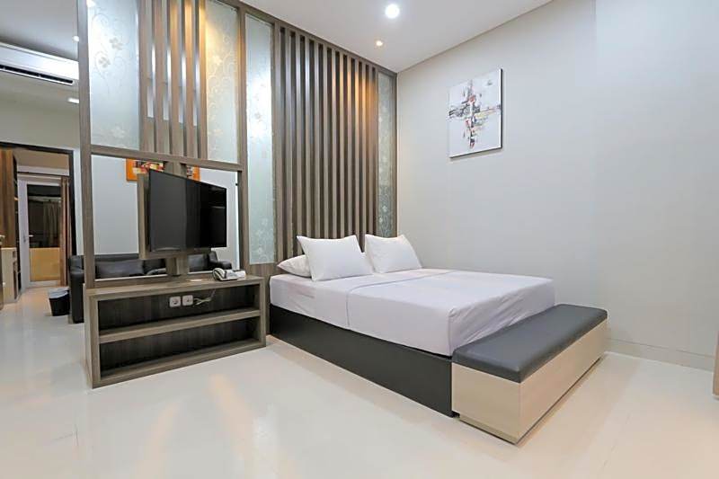 Photo 1 of 21 of Suite