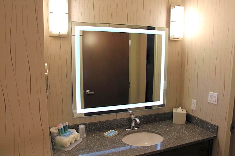 Holiday Inn Express & Suites Cold Lake By IHG