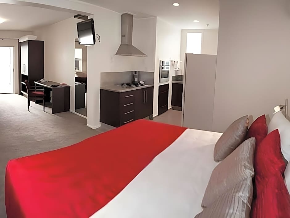 Photo 1 of 18 of Executive 1 King Bed