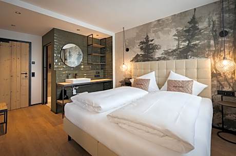 Deluxe Double Room with Shower