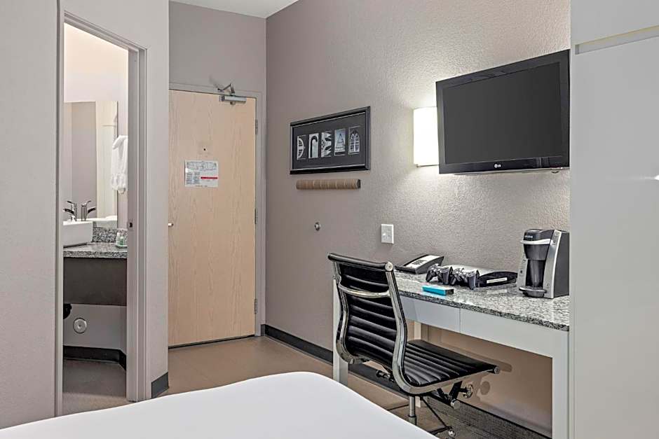 Prairie Crest Medicine Hat by IHG