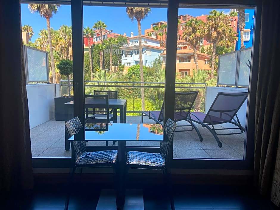 ArtPlatinum SUITES&APARTMENTS