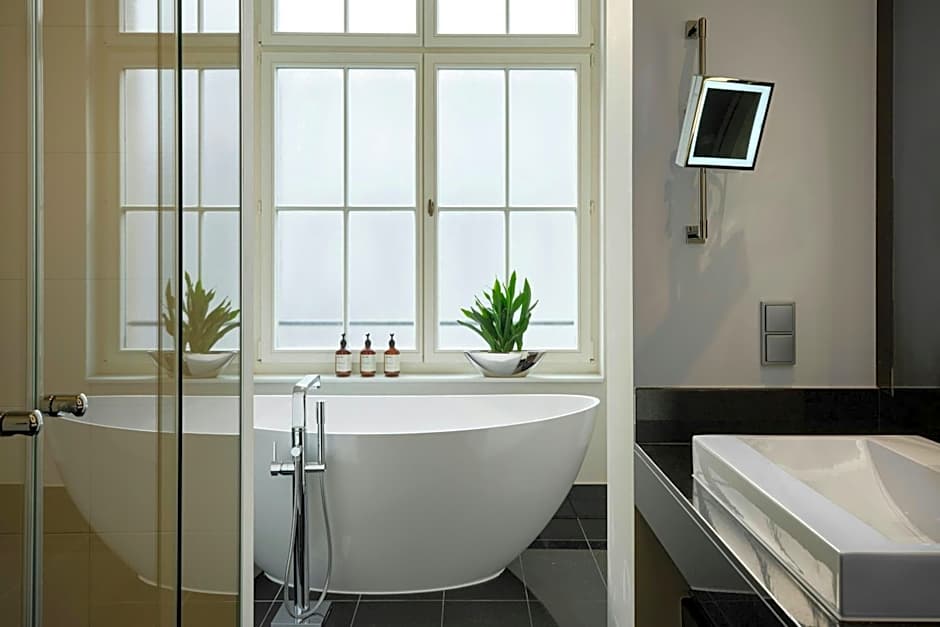 Roomers Berlin Steinplatz, Autograph Collection