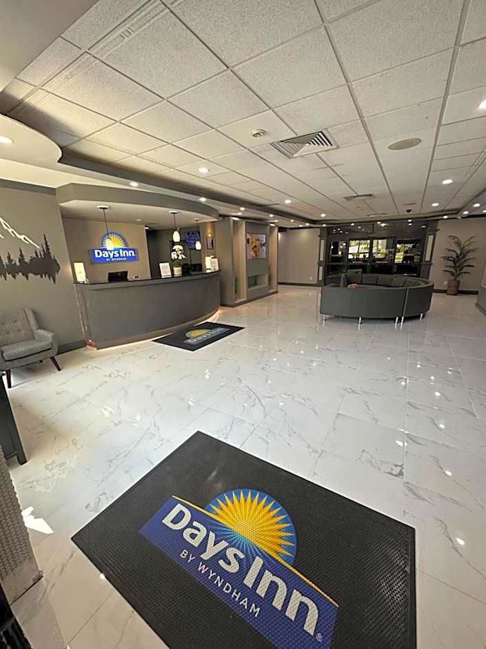 Days Inn by Wyndham Liberty