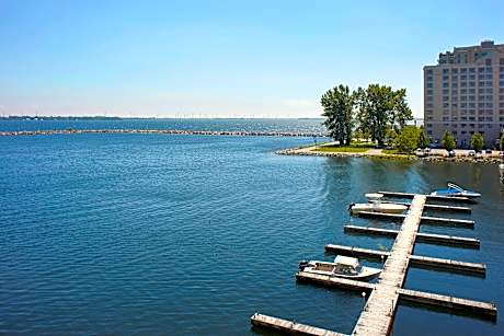 Corner King Deluxe, Larger Guest Room, 1 King, Waterfront, Fireplace