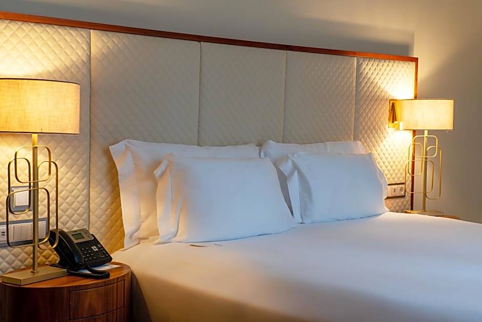 Curio Collection by Hilton Boeira Garden Hotel Porto, Portug