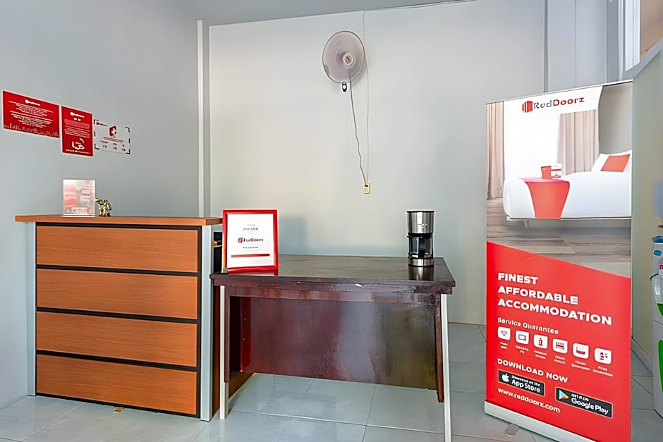 RedDoorz Plus Syariah @ Raya Nginden 2