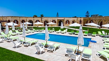 Golden Lake Marina Hotel