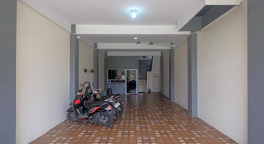 RedDoorz near Laweyan Gentan