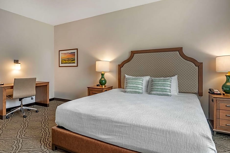 Best Western Premier Pasco Inn and Suites