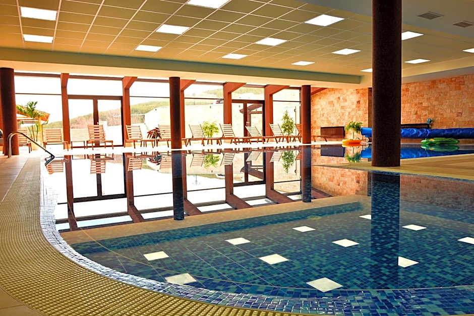 Royal Bansko - Family Apart Hotel With All Inclusive Light or HB&Drinks and Hot Pool & Jacuzzis