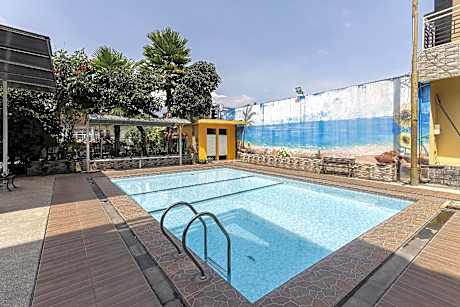 RedDoorz Plus near Museum Angkut Batu 4