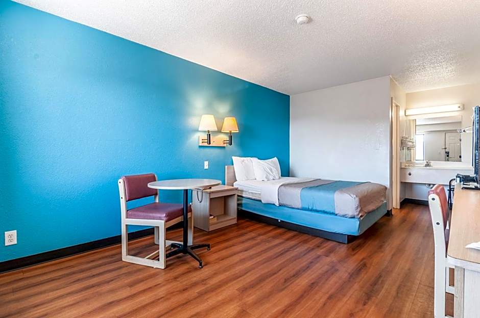 Motel 6-Farmington Hills, MI - Northwest - Farmington Hills