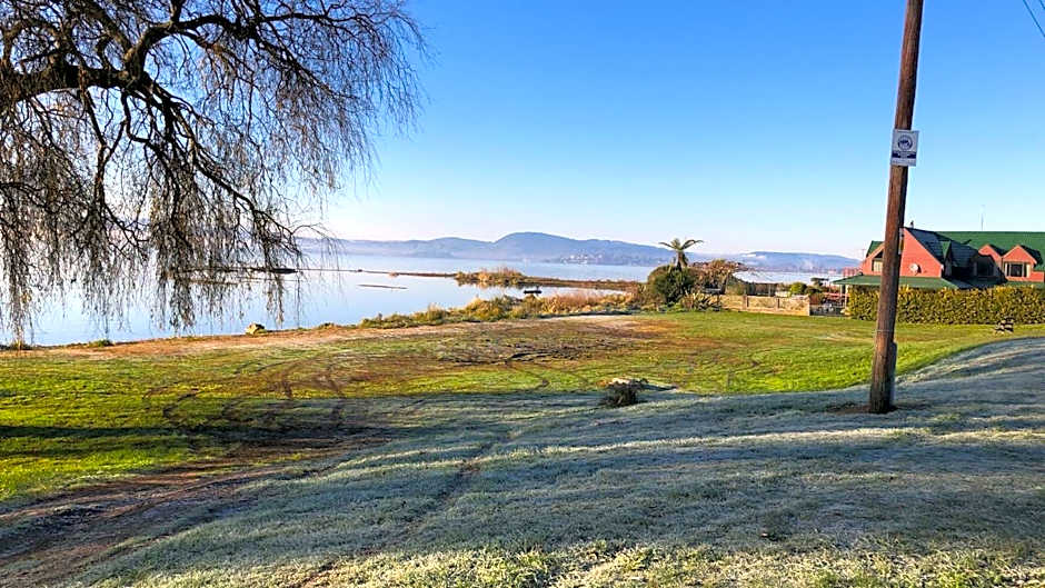 Jack & Di's Waiteti Lakefront Motel