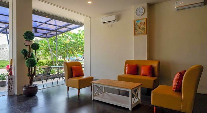 RedDoorz Plus near Solo Baru