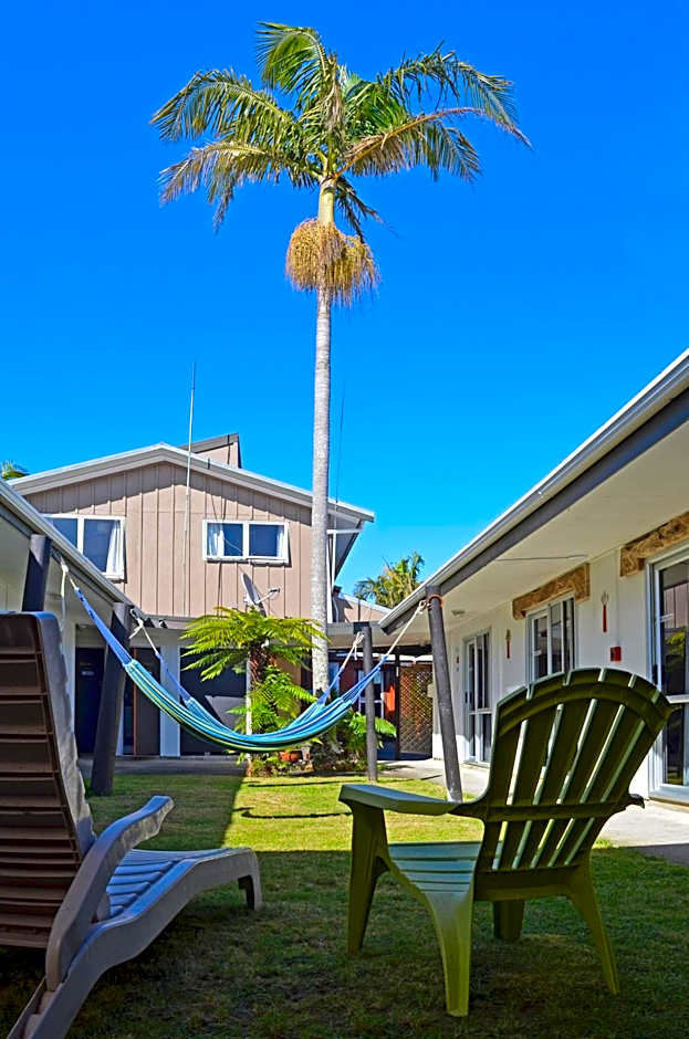 Beachcomber Lodge & Backpacker