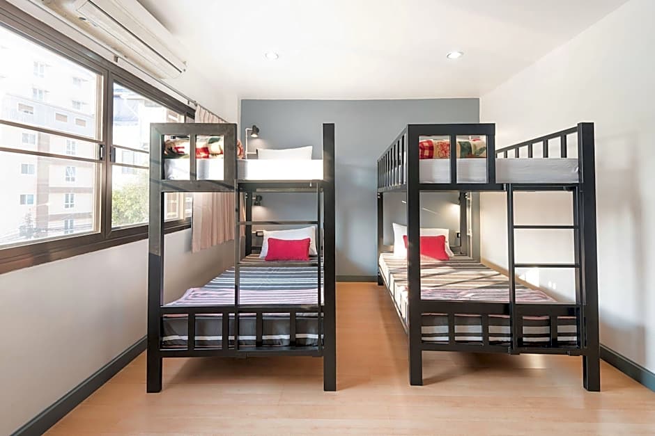 BaanSu Hostel