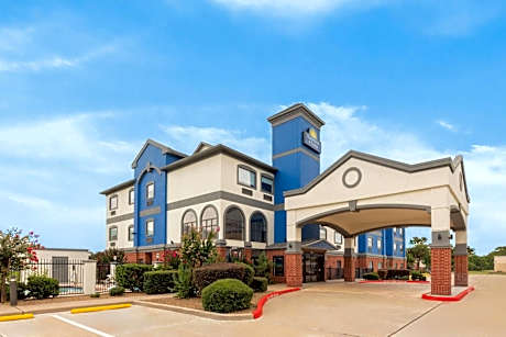 Days Inn & Suites by Wyndham Sam Houston Tollway