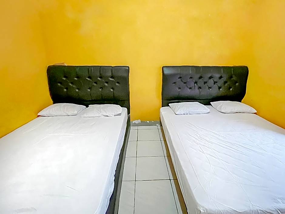 Penginapan Diar near Pantai Santolo Mitra RedDoorz