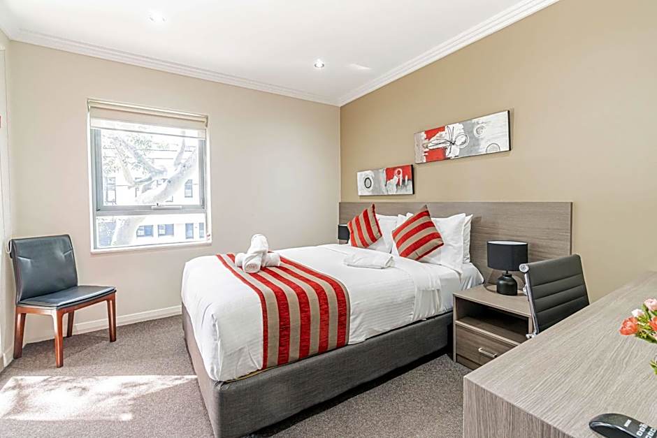 Photo 1 of 9 of Deluxe 1 Queen Bed