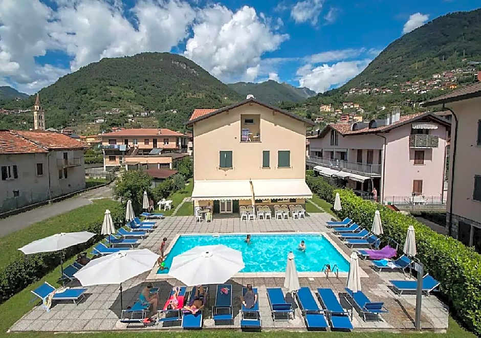 Photo 1 of 50 of Lakeside Holiday Resort