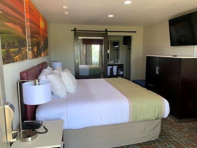 Photo 1 of 4 of 1 King Bed