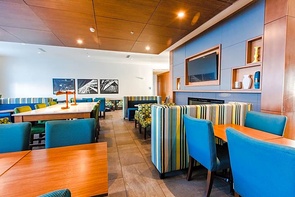 Holiday Inn Express & Suites West Edmonton-Mall Area By IHG