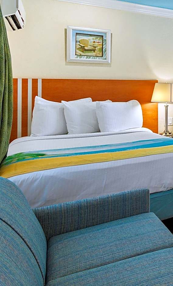 Photo 1 of 5 of Standard 1 Queen Bed with Sofabed