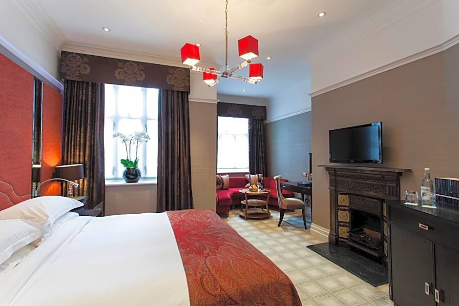 Photo 1 of 9 of Deluxe 1 King Bed