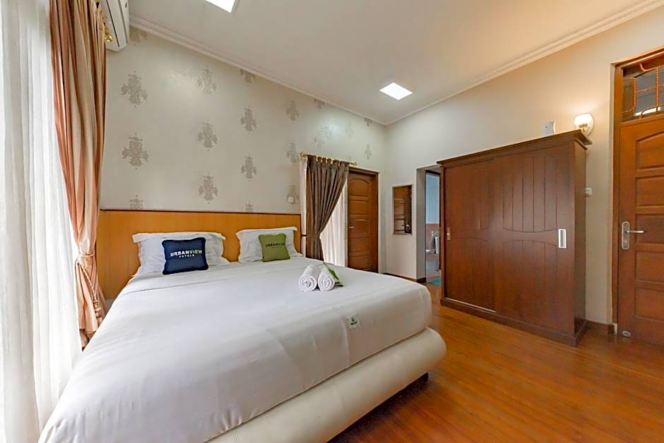 Urbanview Hotel Villa Surya Bandung