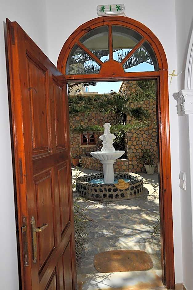 Philoxenia Hotel & Studios