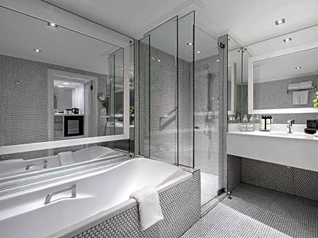 G Club Room with Lounge Access and Double Bed