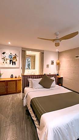 Suite with Garden View