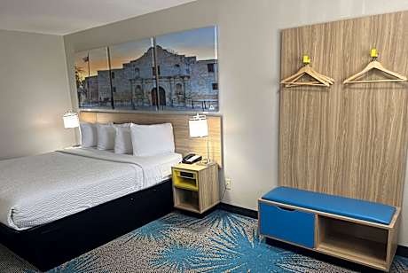 1 King Bed Non-Smoking