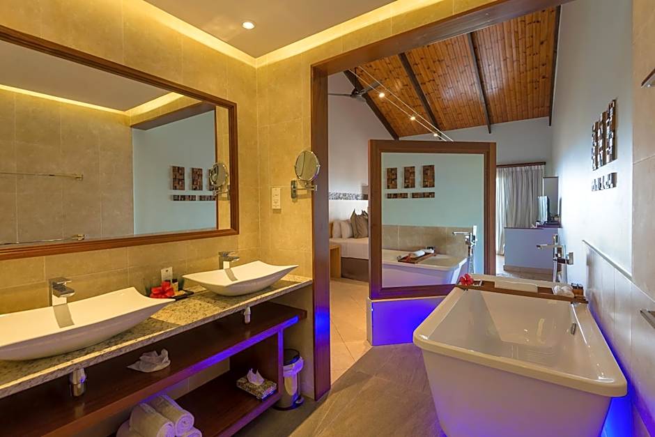 Coco de Mer and Black Parrot Suites